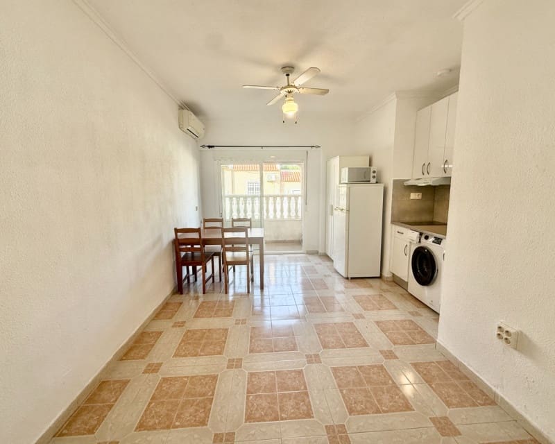 Yksiö vuokrattavana paikassa Torrevieja mukana uima-altaan - 475 € (Ref: 6418407)