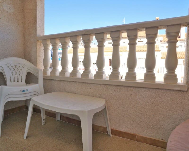 Yksiö vuokrattavana paikassa Torrevieja mukana uima-altaan - 475 € (Ref: 6418407)