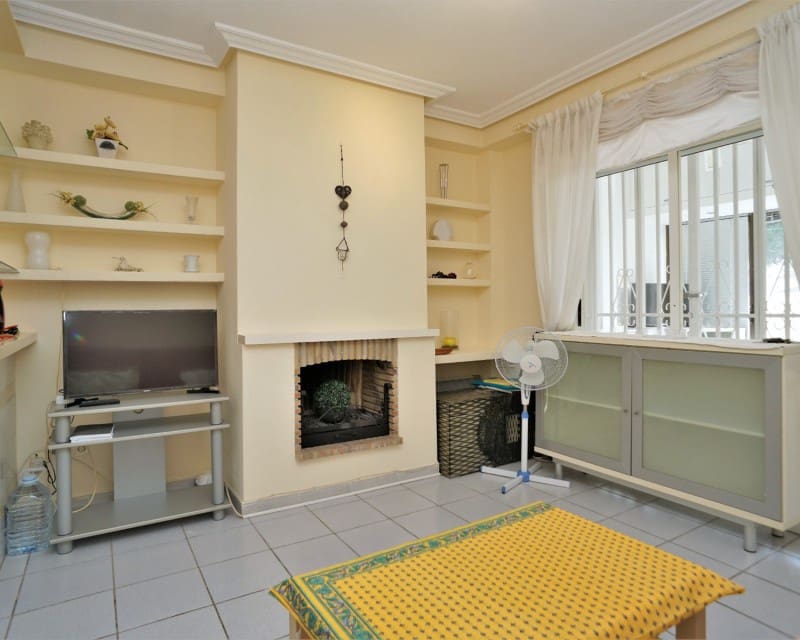 1 bedroom Apartment for rent in Torrevieja with pool garage - € 600 (Ref: 6586218)