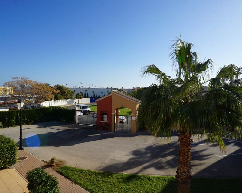 2 makuuhuone Huoneisto vuokrattavana paikassa Torrevieja mukana uima-altaan - 750 € (Ref: 6680839)