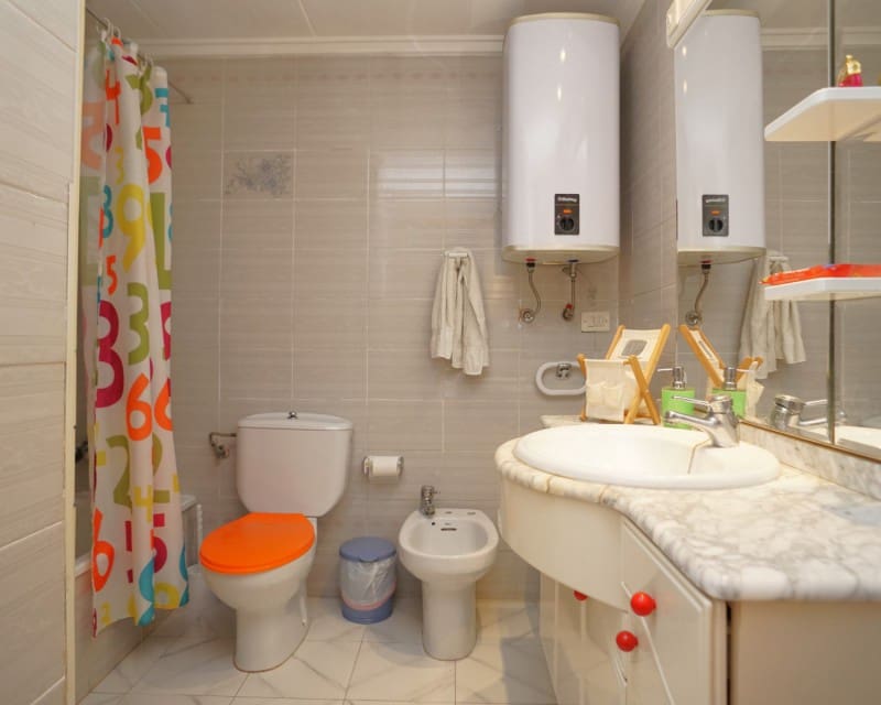 1 slaapkamer Appartement te huur in Torrevieja met zwembad - € 650 (Ref: 7063340)