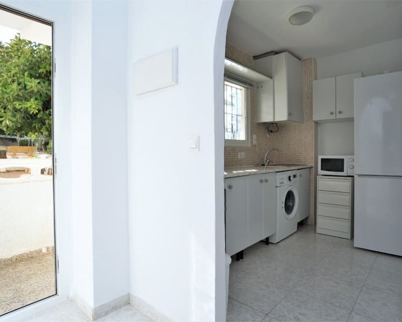 1 soveværelse Lejlighed til leje i Torrevieja med garage - € 650 (Ref: 7180591)