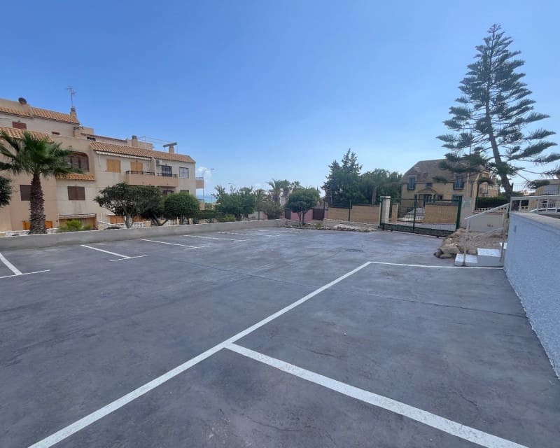 1 soveværelse Lejlighed til leje i Torrevieja med garage - € 650 (Ref: 7180591)