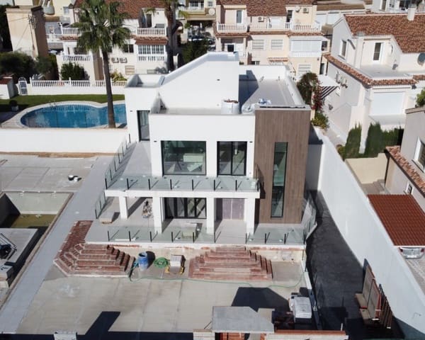 4 bedroom Villa for sale in Torreblanca, Torrevieja with pool - € 1,595,000 (Ref: 7344320)