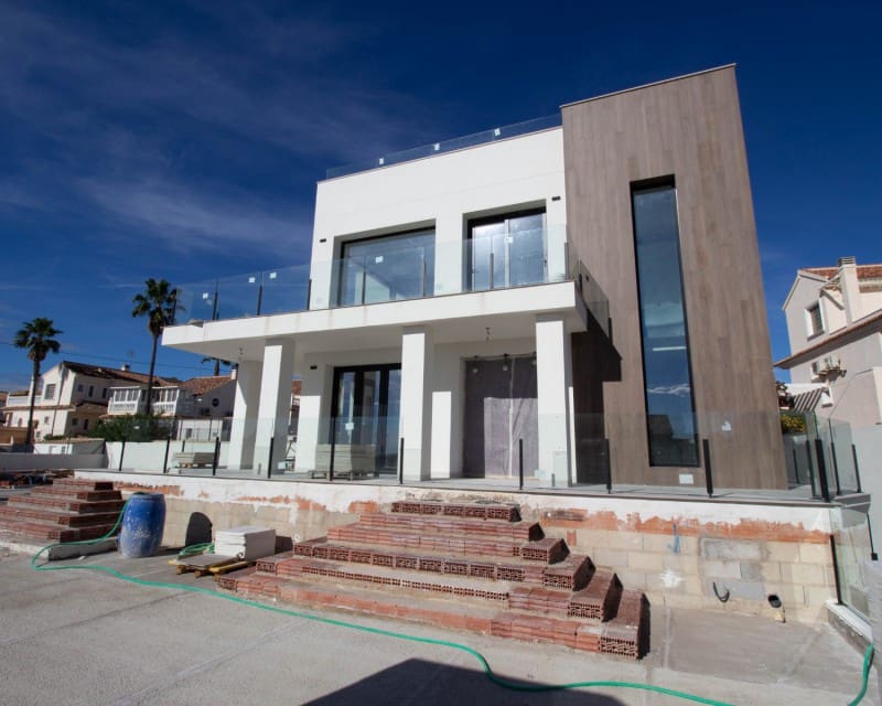 4 quarto Moradia para venda em Torrevieja com piscina - 1 595 000 € (Ref: 7344320)