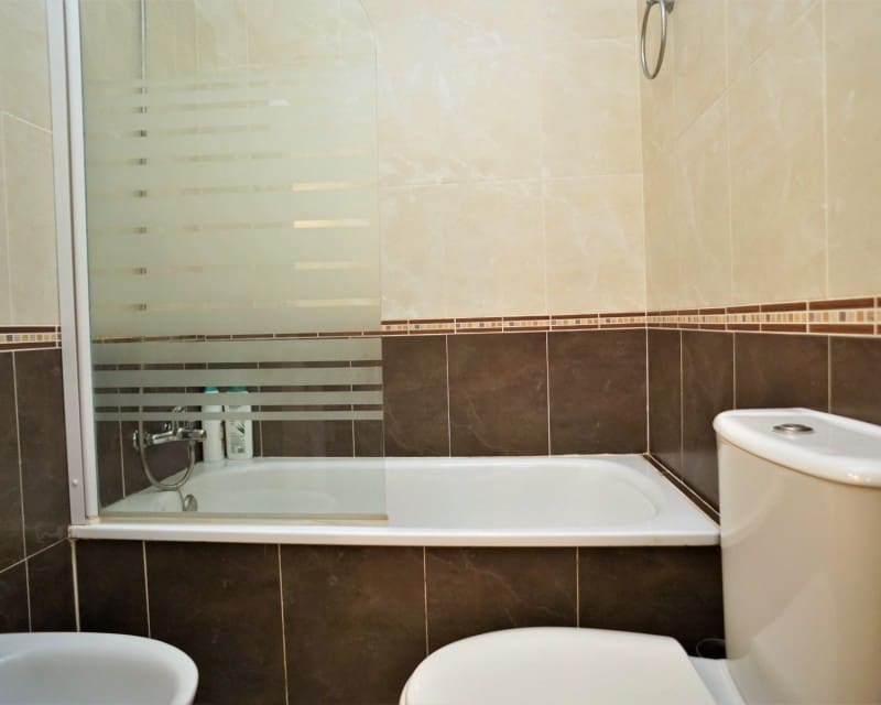 2 makuuhuone Huoneisto vuokrattavana paikassa Torrevieja mukana uima-altaan - 650 € (Ref: 8049668)