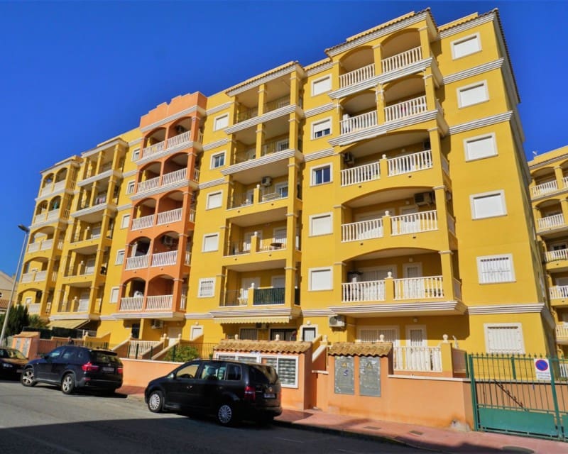 2 makuuhuone Huoneisto vuokrattavana paikassa Torrevieja mukana uima-altaan - 650 € (Ref: 8049668)