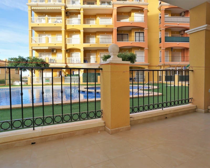 2 makuuhuone Huoneisto vuokrattavana paikassa Torrevieja mukana uima-altaan - 650 € (Ref: 8049668)