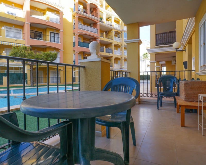 2 makuuhuone Huoneisto vuokrattavana paikassa Torrevieja mukana uima-altaan - 650 € (Ref: 8049668)
