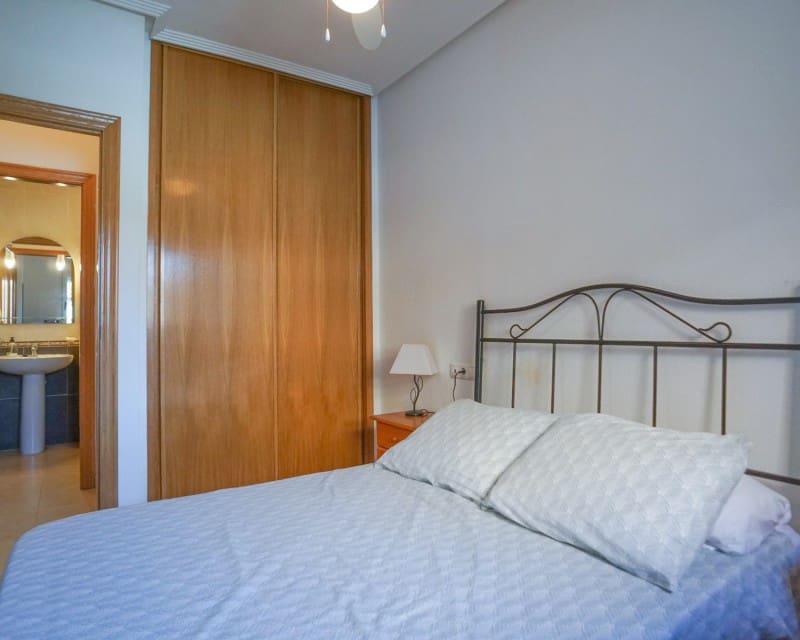 2 makuuhuone Huoneisto vuokrattavana paikassa Torrevieja mukana uima-altaan - 650 € (Ref: 8049668)