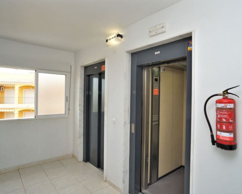 2 makuuhuone Huoneisto vuokrattavana paikassa Torrevieja mukana uima-altaan - 650 € (Ref: 8049668)