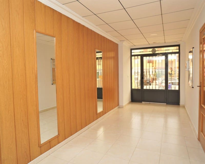 2 makuuhuone Huoneisto vuokrattavana paikassa Torrevieja mukana uima-altaan - 650 € (Ref: 8049668)