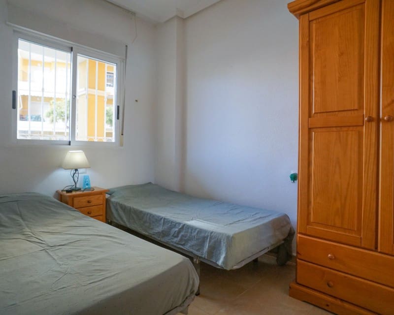 2 makuuhuone Huoneisto vuokrattavana paikassa Torrevieja mukana uima-altaan - 650 € (Ref: 8049668)