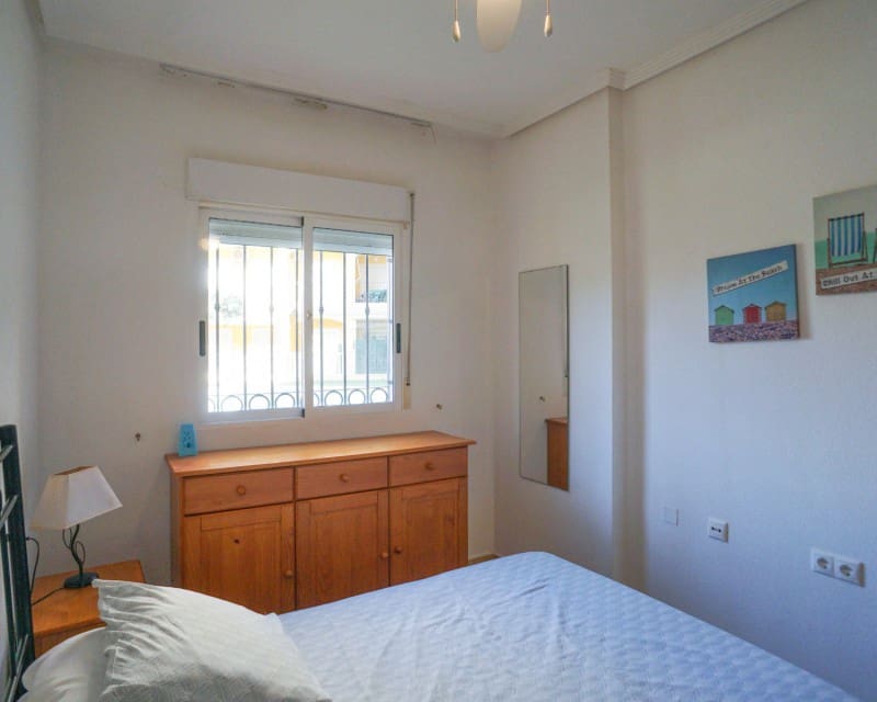 2 makuuhuone Huoneisto vuokrattavana paikassa Torrevieja mukana uima-altaan - 650 € (Ref: 8049668)