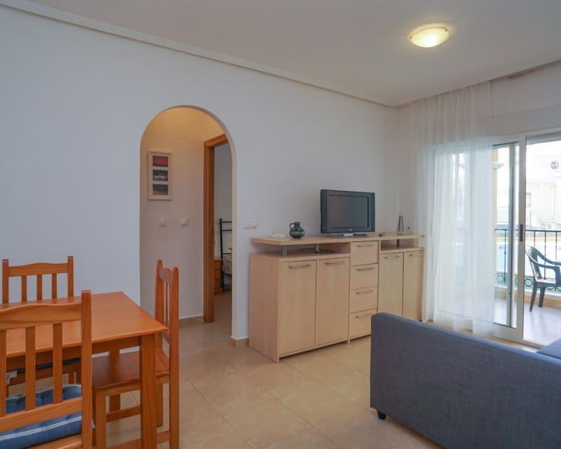 2 makuuhuone Huoneisto vuokrattavana paikassa Torrevieja mukana uima-altaan - 650 € (Ref: 8049668)