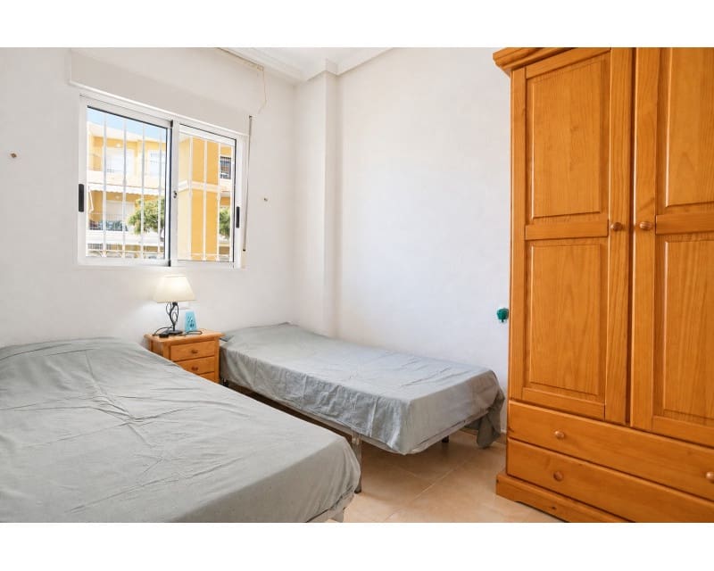 2 soverom Leilighet til leie i Torrevieja med svømmebasseng - € 650 (Ref: 8049668)