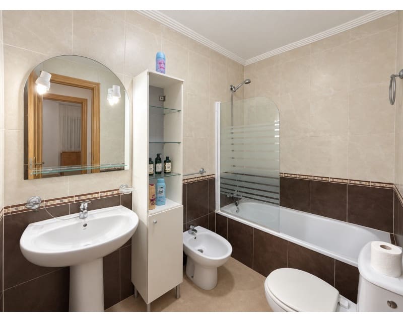 2 soverom Leilighet til leie i Torrevieja med svømmebasseng - € 650 (Ref: 8049668)