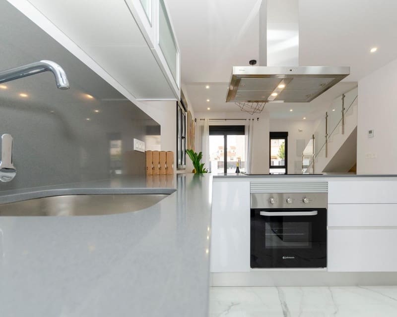 3 bedroom Villa for sale in Torrevieja with pool garage - € 409,000 (Ref: 8113485)