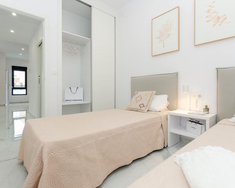 3 bedroom Villa for sale in Torrevieja with pool garage - € 409,000 (Ref: 8113485)