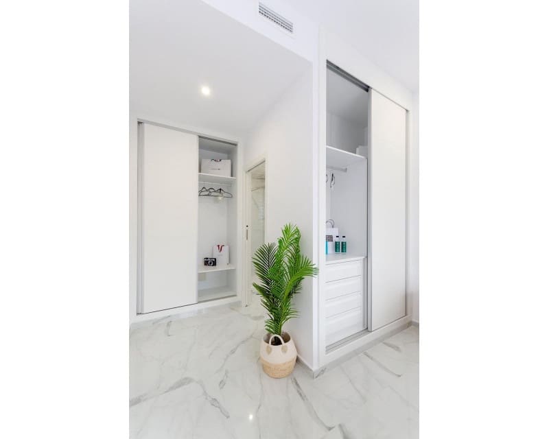 3 bedroom Villa for sale in Torrevieja with pool garage - € 409,000 (Ref: 8113485)