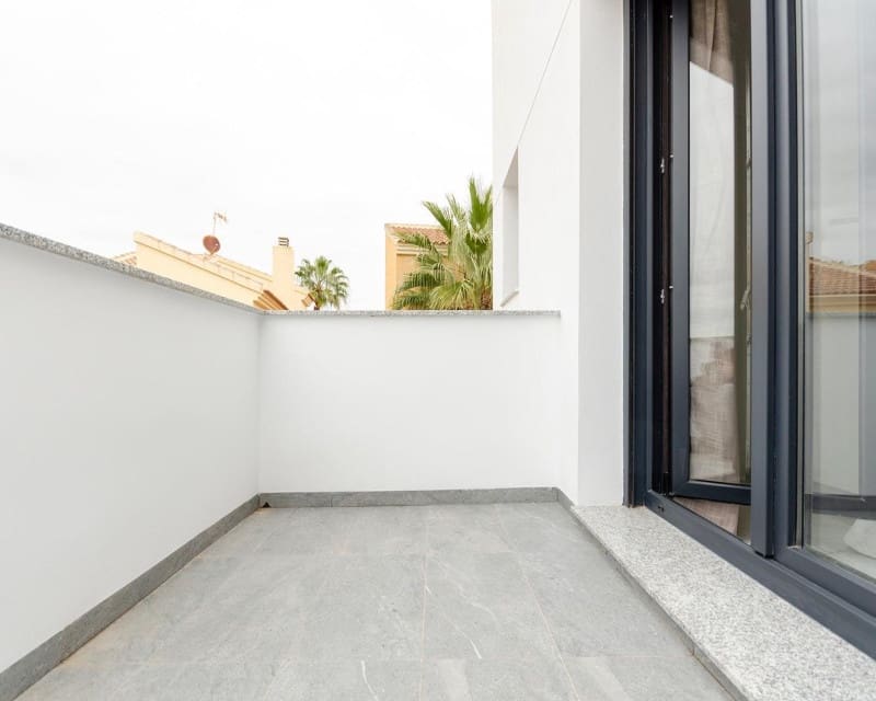 3 bedroom Villa for sale in Torrevieja with pool garage - € 409,000 (Ref: 8113485)