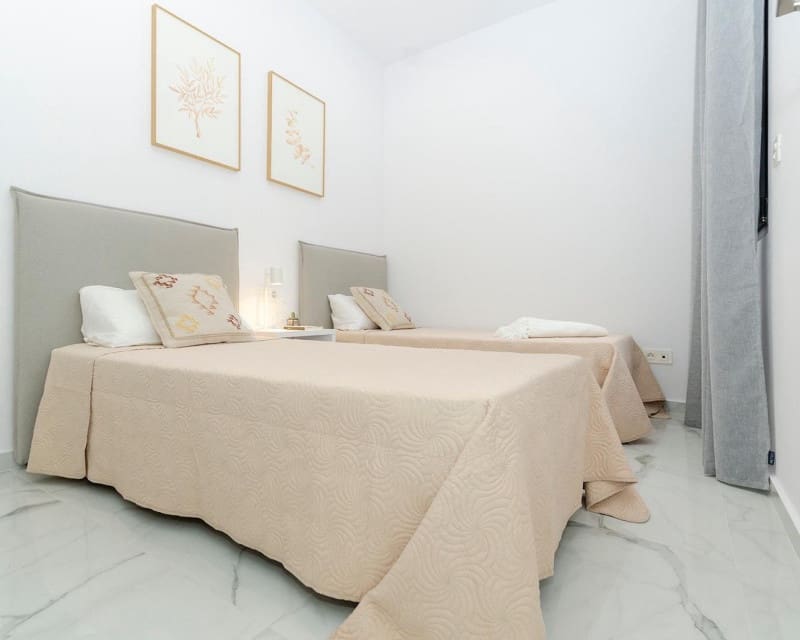 3 bedroom Villa for sale in Torrevieja with pool garage - € 409,000 (Ref: 8113485)