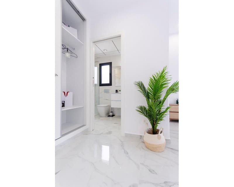 3 bedroom Villa for sale in Torrevieja with pool garage - € 409,000 (Ref: 8113485)