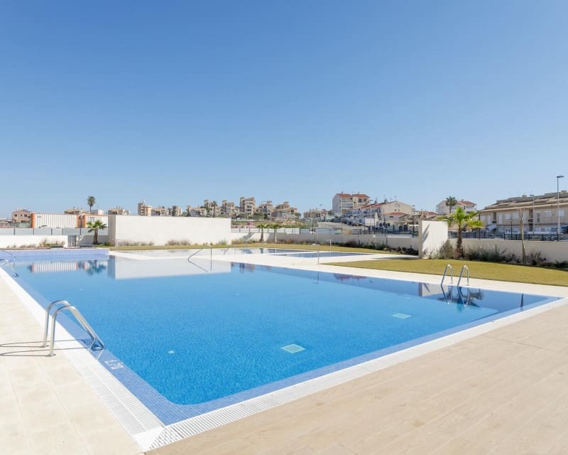 2 slaapkamer Appartement te koop in Torrevieja met zwembad garage - € 330.000 (Ref: 8287175)