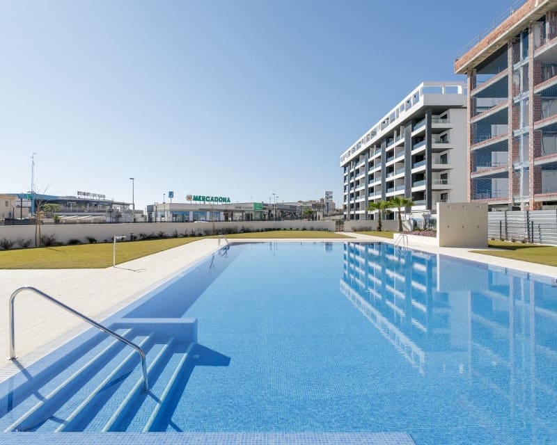 3 soverom Penthouse til salgs i Torrevieja med svømmebasseng garasje - € 540 000 (Ref: 8287176)