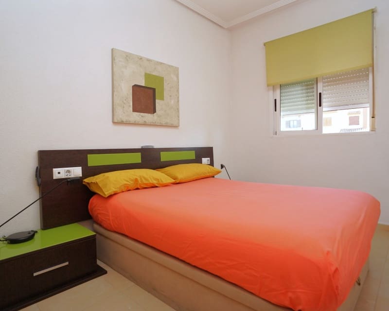 2 slaapkamer Appartement te huur in Torrevieja met zwembad - € 780 (Ref: 8492971)