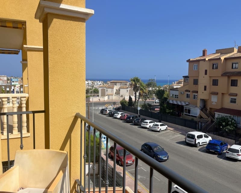 2 slaapkamer Appartement te huur in Torrevieja met zwembad - € 780 (Ref: 8492971)