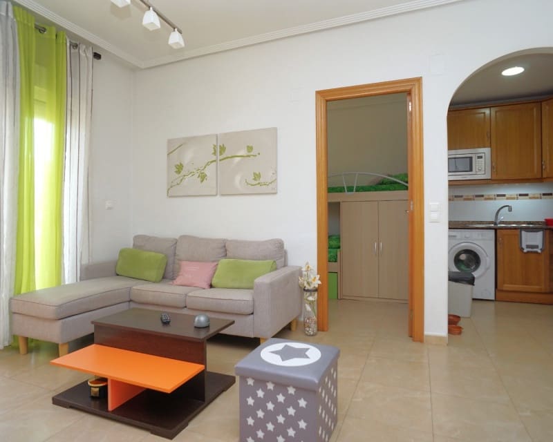 2 slaapkamer Appartement te huur in Torrevieja met zwembad - € 780 (Ref: 8492971)