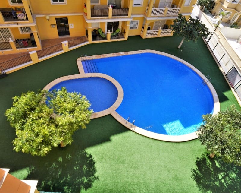 2 slaapkamer Appartement te huur in Torrevieja met zwembad - € 780 (Ref: 8492971)