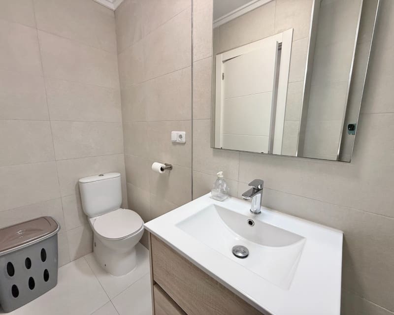 2 sovrum Lägenhet att hyra i Torrevieja med pool - 750 € (Ref: 8893659)