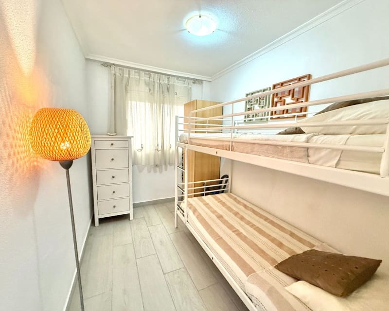 2 sovrum Lägenhet att hyra i Torrevieja med pool - 750 € (Ref: 8893659)