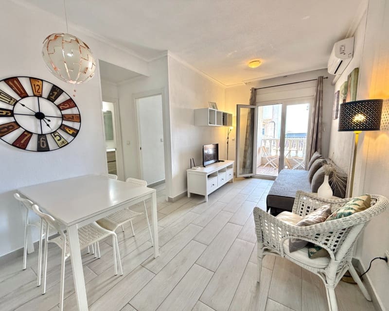 2 sovrum Lägenhet att hyra i Torrevieja med pool - 750 € (Ref: 8893659)