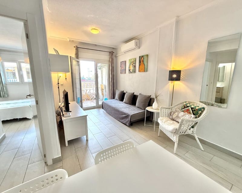 2 sovrum Lägenhet att hyra i Torrevieja med pool - 750 € (Ref: 8893659)