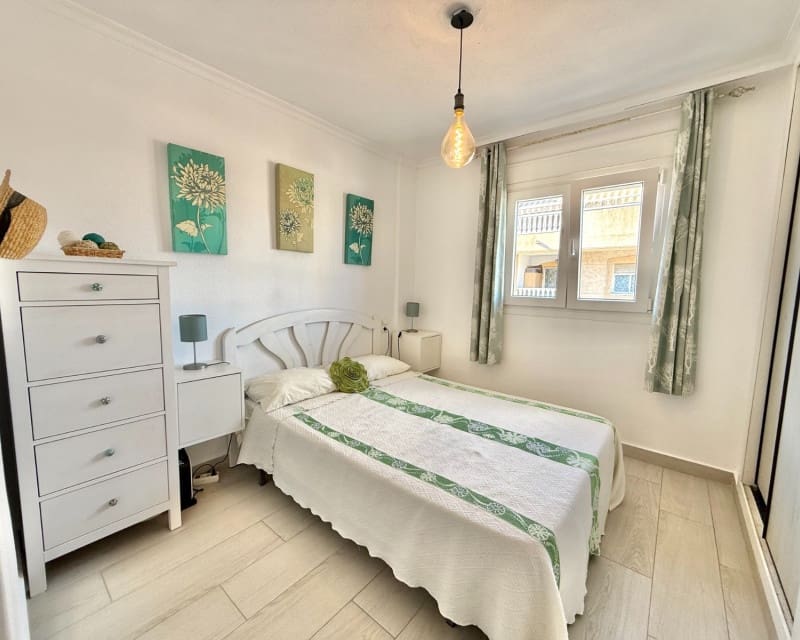 2 sovrum Lägenhet att hyra i Torrevieja med pool - 750 € (Ref: 8893659)