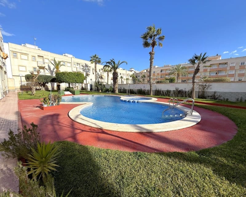 2 sovrum Lägenhet att hyra i Torrevieja med pool - 750 € (Ref: 8893659)