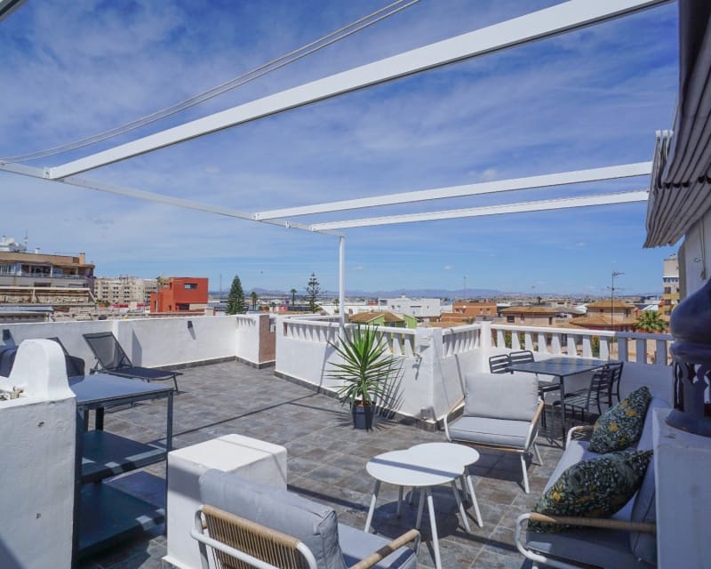 2 bedroom Apartment for rent in Torrevieja - € 1,100 (Ref: 8938051)