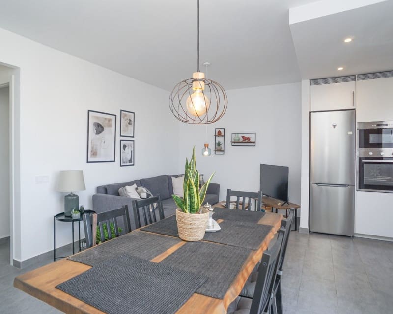 2 bedroom Apartment for rent in Torrevieja - € 1,100 (Ref: 8938051)
