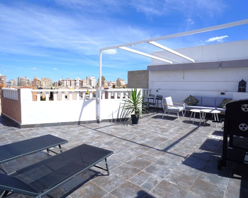 2 bedroom Apartment for rent in Torrevieja - € 1,100 (Ref: 8938051)