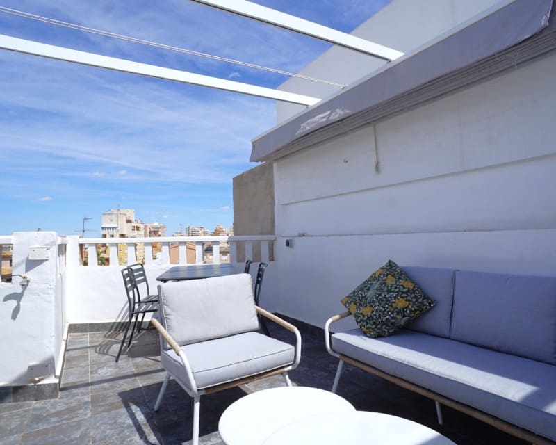 2 bedroom Apartment for rent in Torrevieja - € 1,100 (Ref: 8938051)