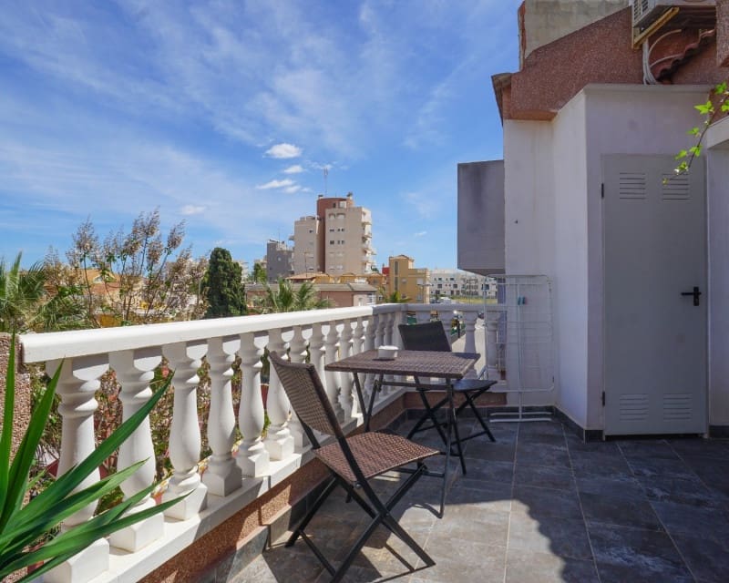 2 bedroom Apartment for rent in Torrevieja - € 1,100 (Ref: 8938051)