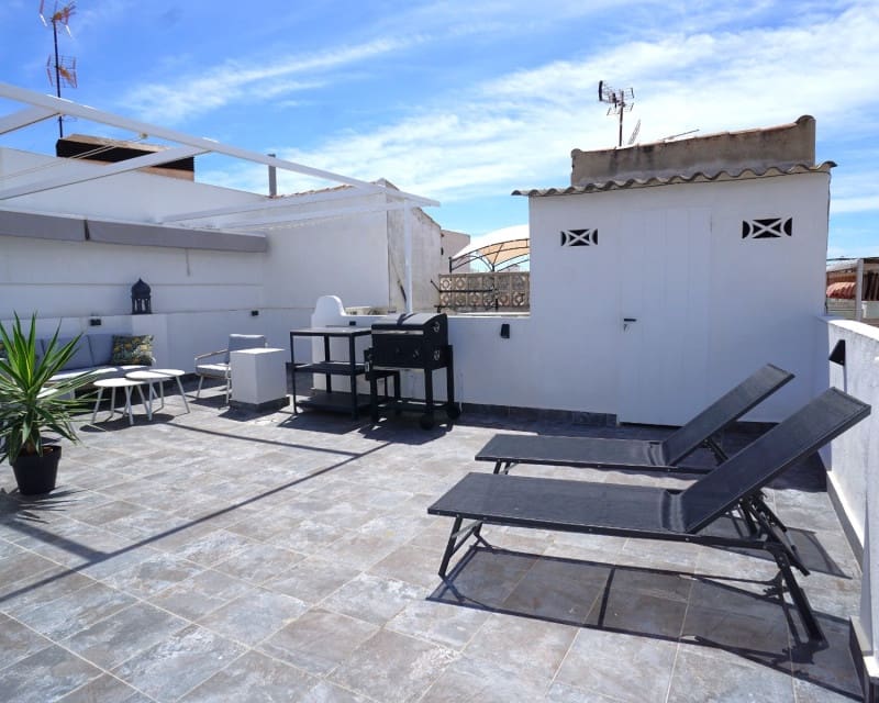 2 bedroom Apartment for rent in Torrevieja - € 1,100 (Ref: 8938051)