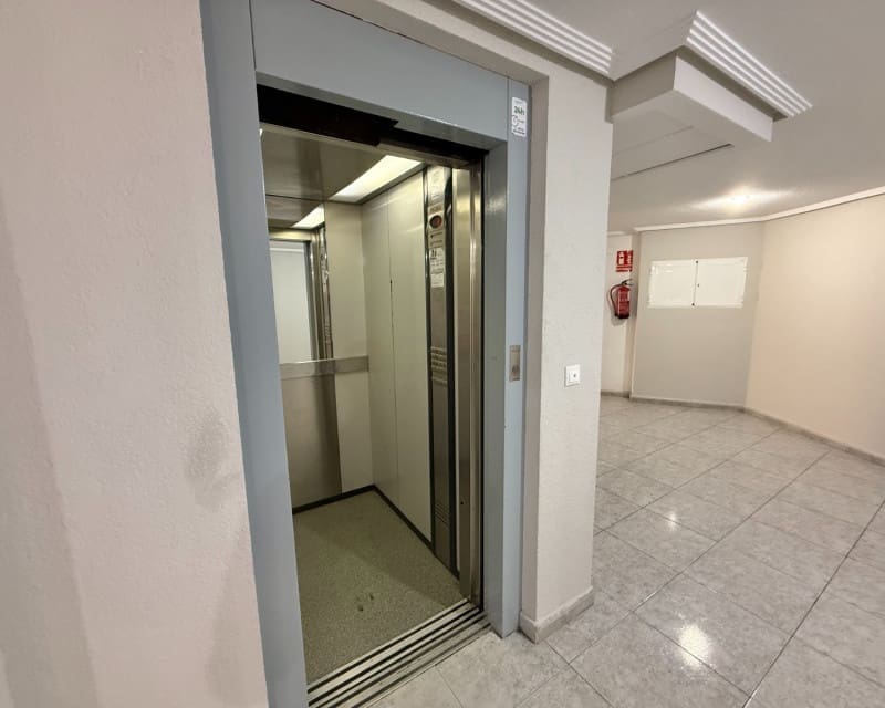 2 sypialnia Apartament do wynajęcia w Torrevieja z basenem - 675 € (Ref: 8947377)