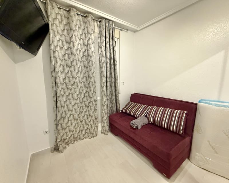 2 soveværelse Lejlighed til leje i Torrevieja - € 675 (Ref: 9049224)