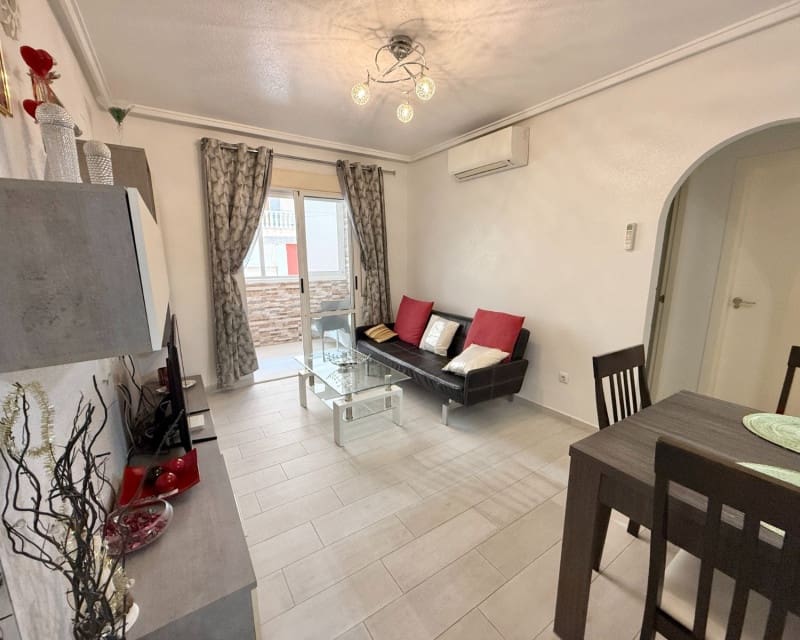 2 soveværelse Lejlighed til leje i Torrevieja - € 675 (Ref: 9049224)