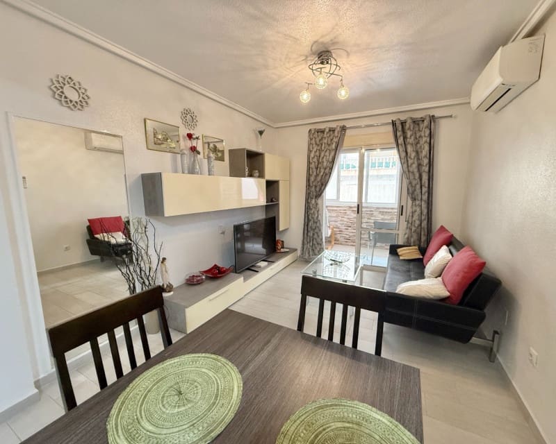 2 soveværelse Lejlighed til leje i Torrevieja - € 675 (Ref: 9049224)