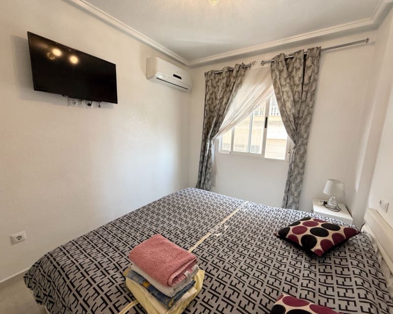 2 soveværelse Lejlighed til leje i Torrevieja - € 675 (Ref: 9049224)